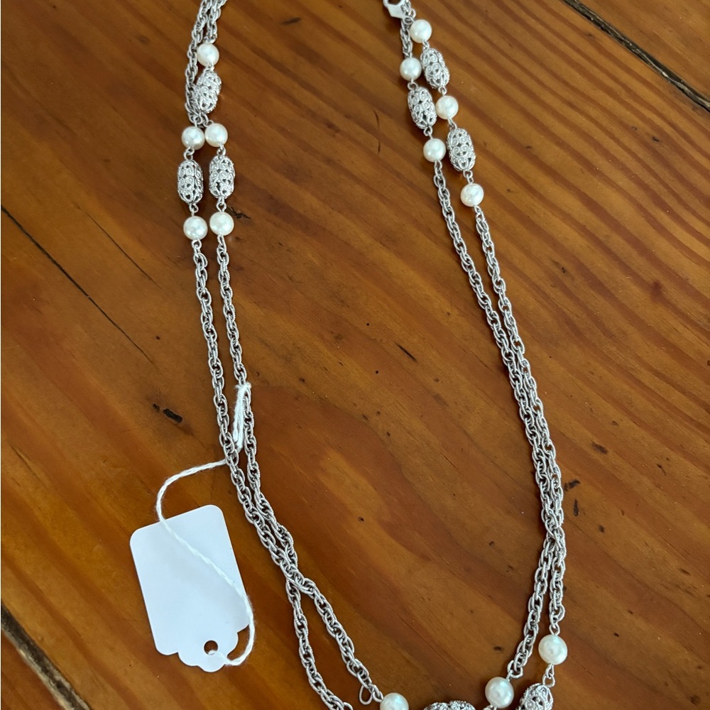 Elegant Silver and Pearl Necklace